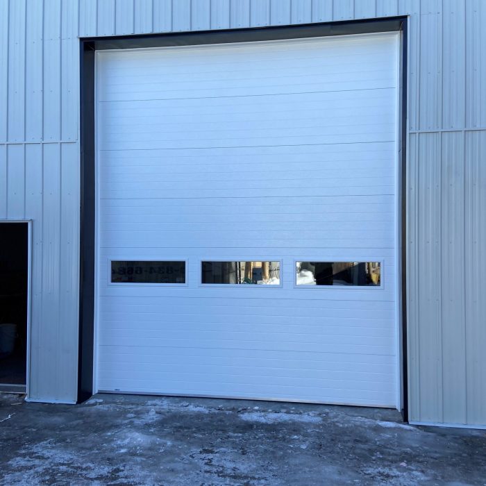 Photo - porte commerciale Urbaine MR Blanche