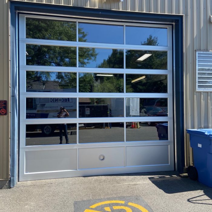 Photo - porte station-service mécanique